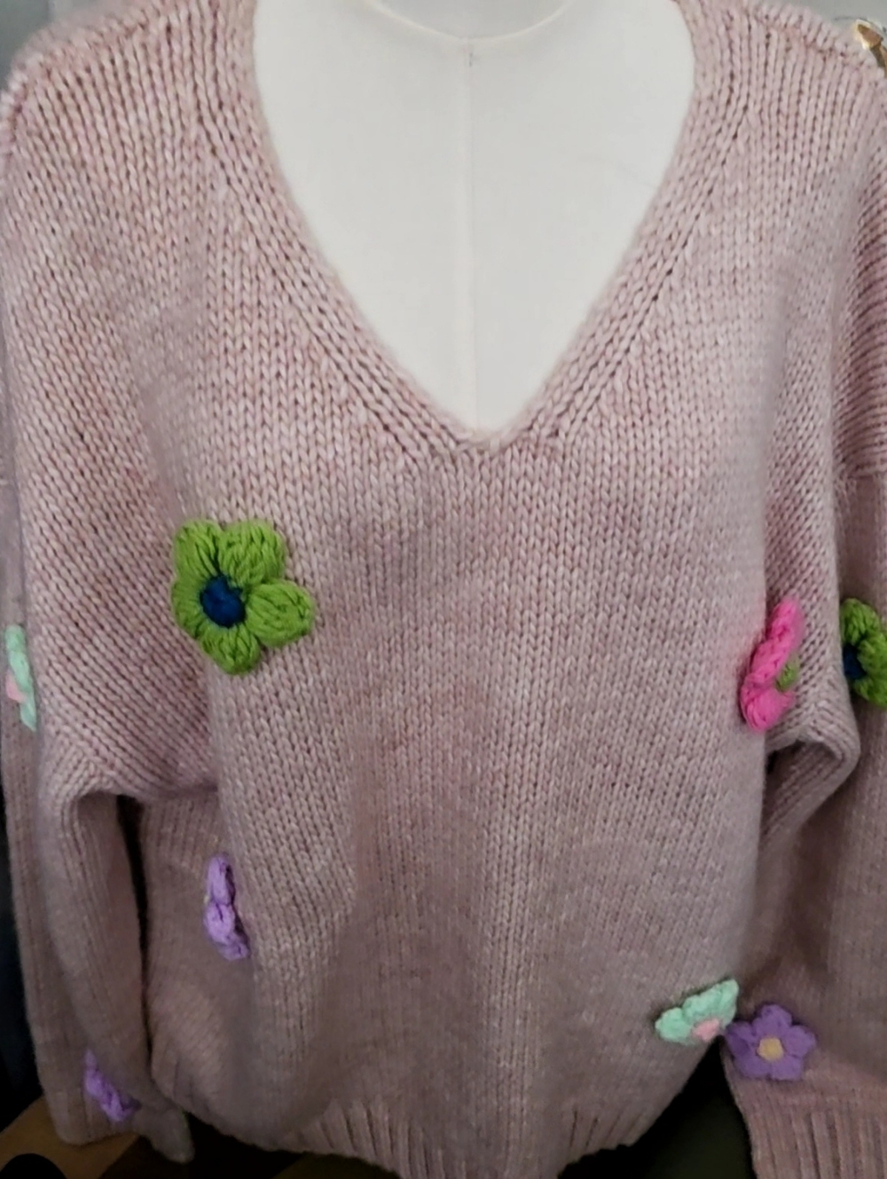 Easel Soft Beige V-Neck Sweater Size Large Boho  Cute Flowers On Arm And Body